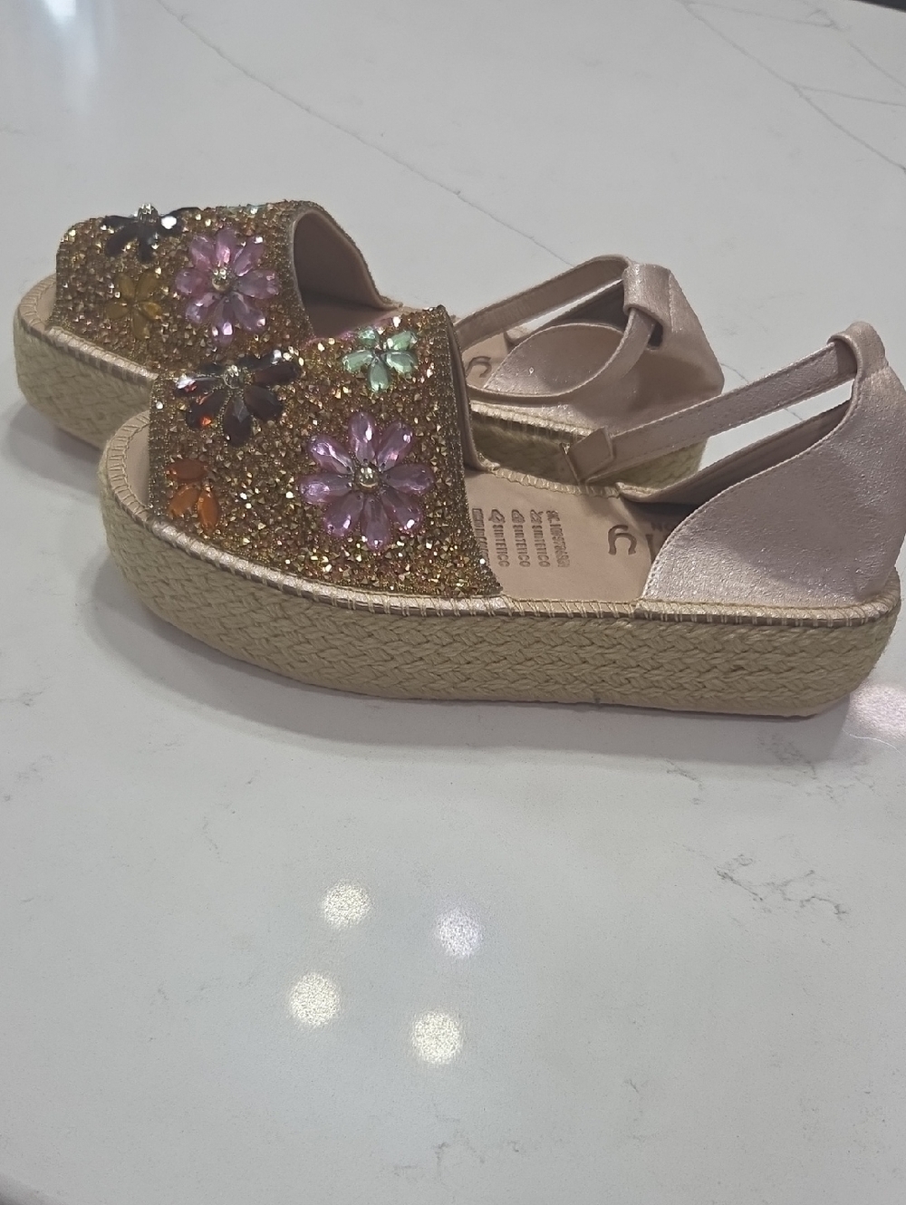 Sandasl Made In Colombia Sz37 ( Fits Sz7 USA) New Without Tag